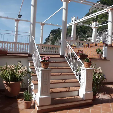 Little Flower Pensión